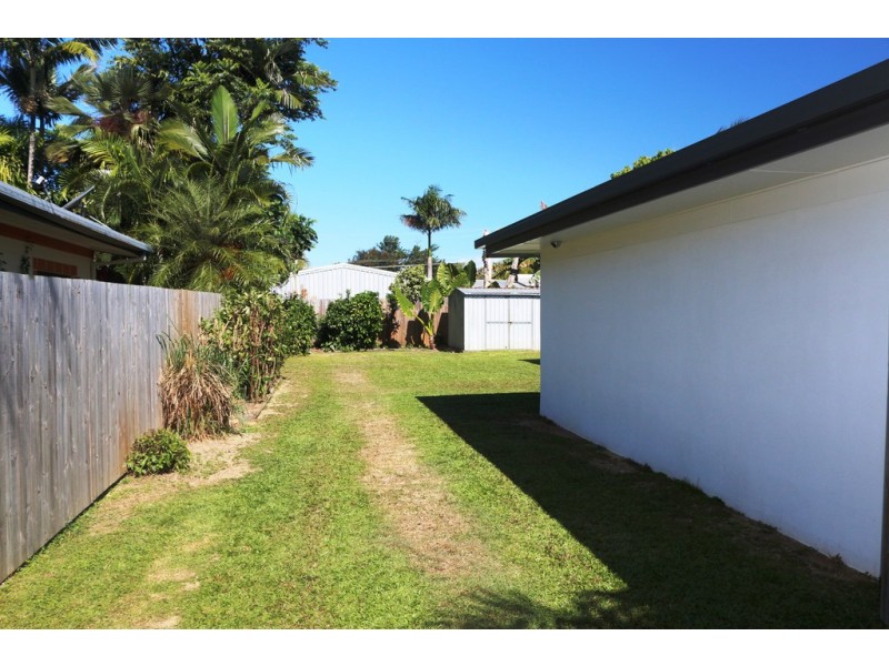 11 Bulolo Close, Trinity Beach QLD 4879