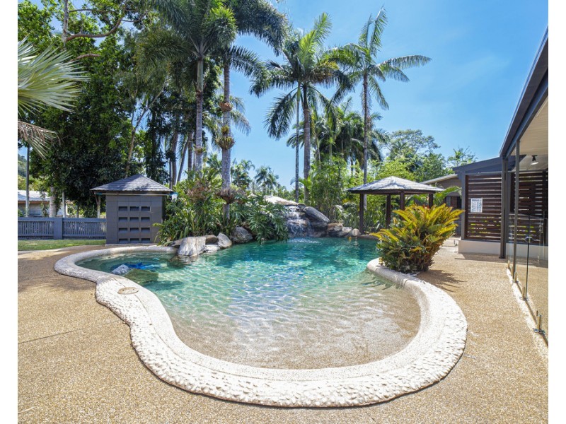 16 Cameron Close, Smithfield QLD 4878