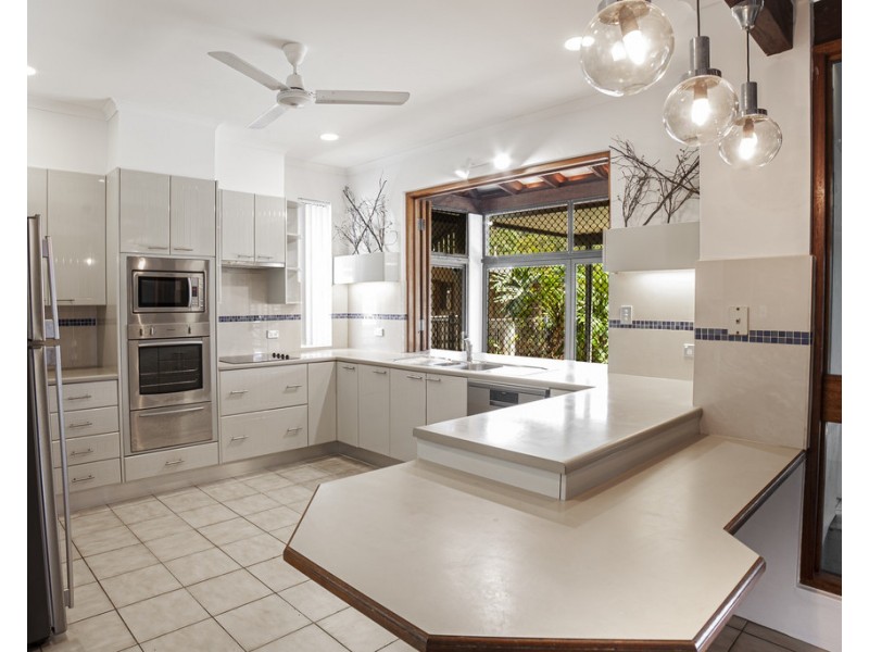 16 Cameron Close, Smithfield QLD 4878