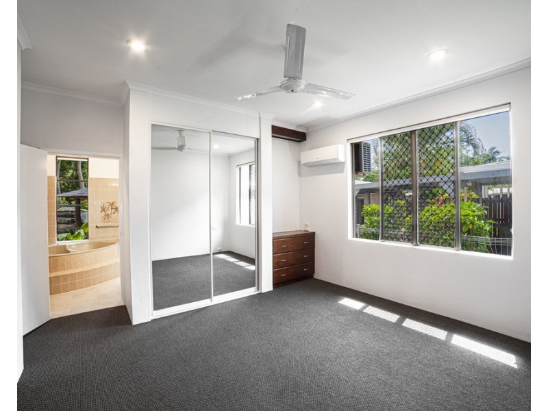 16 Cameron Close, Smithfield QLD 4878