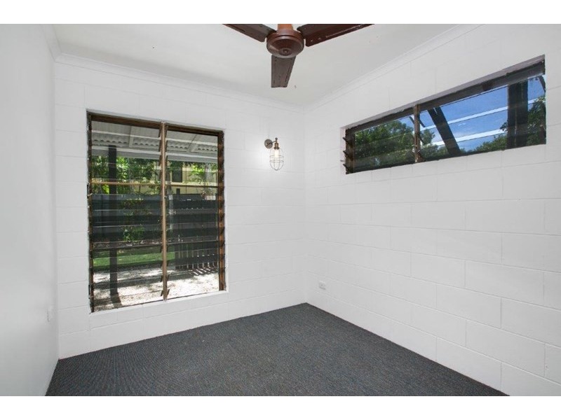 25 Trinity Beach Road, Trinity Beach QLD 4879