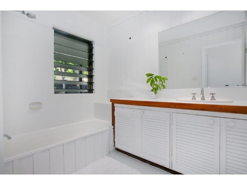 25 Trinity Beach Road, Trinity Beach QLD 4879