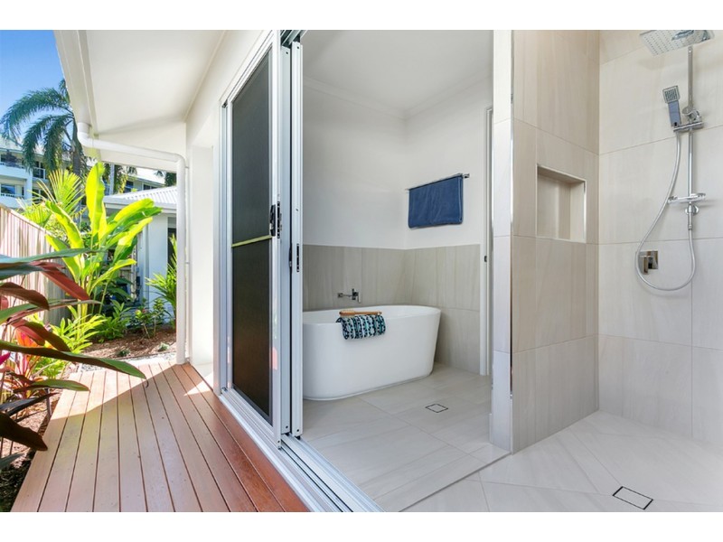 8 Canopy Way, Palm Cove QLD 4879