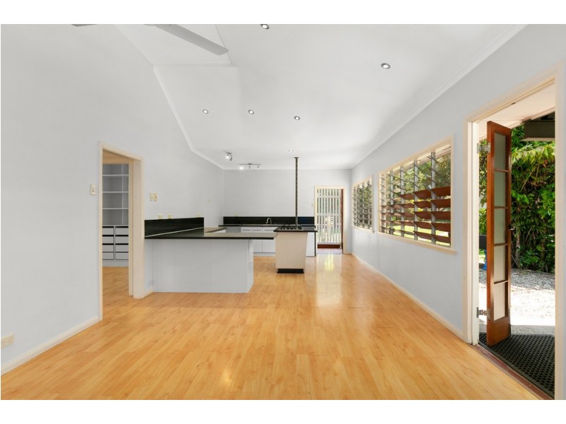 36 David St, Machans Beach QLD 4878