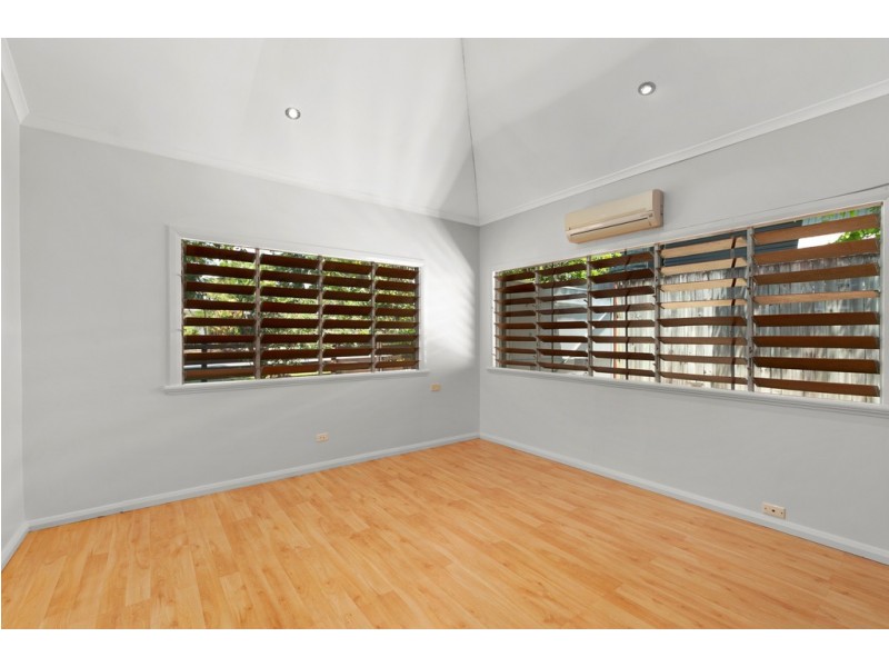 36 David St, Machans Beach QLD 4878