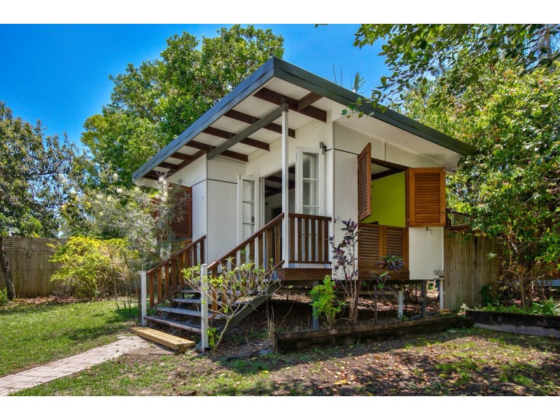 36 David St, Machans Beach QLD 4878