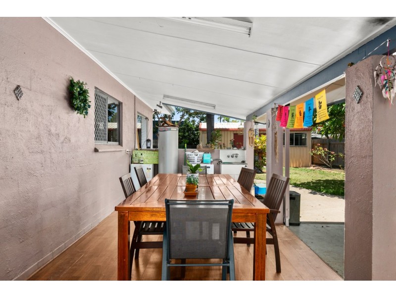 38 Magnolia Street, Holloways Beach QLD 4878