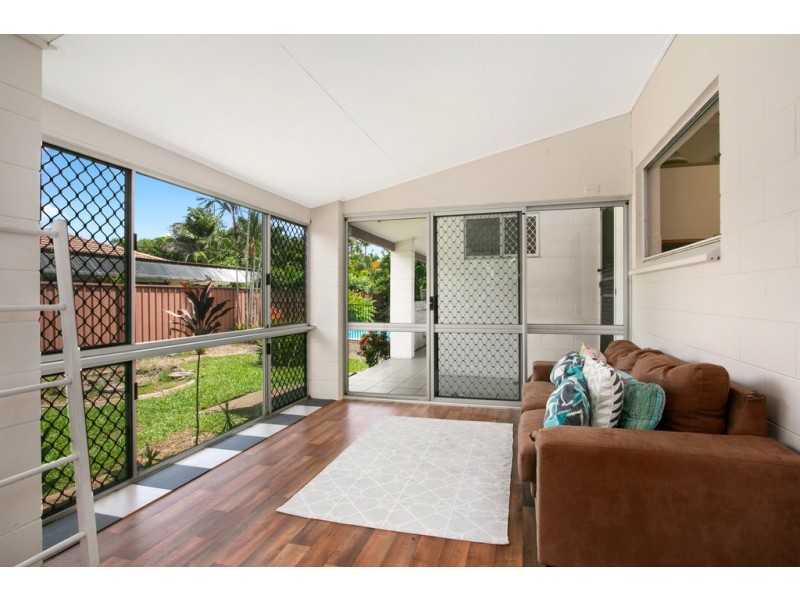 16 Cayley Street, Trinity Beach QLD 4879