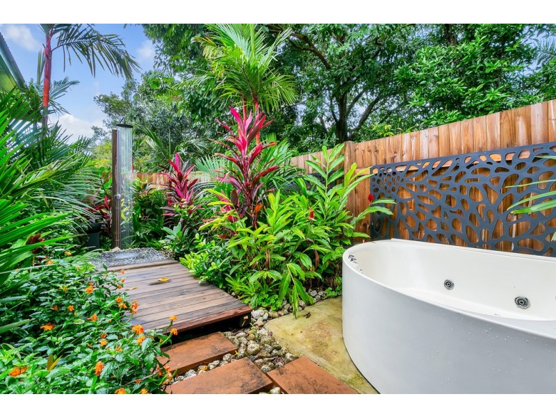 21-23 South Ellison Street, Clifton Beach QLD 4879