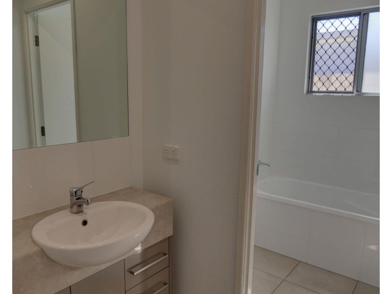 2/11 Tyson Place, Redlynch QLD 4870