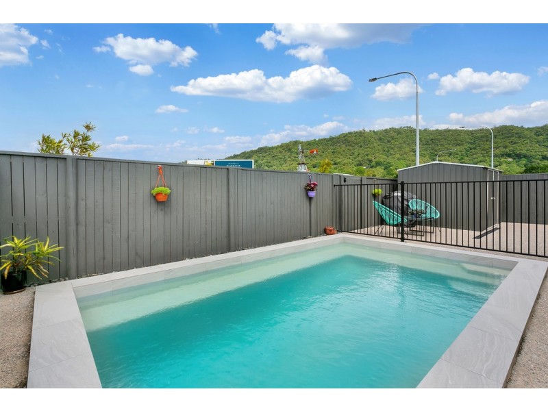 4 Coxswain Place, Trinity Beach QLD 4879