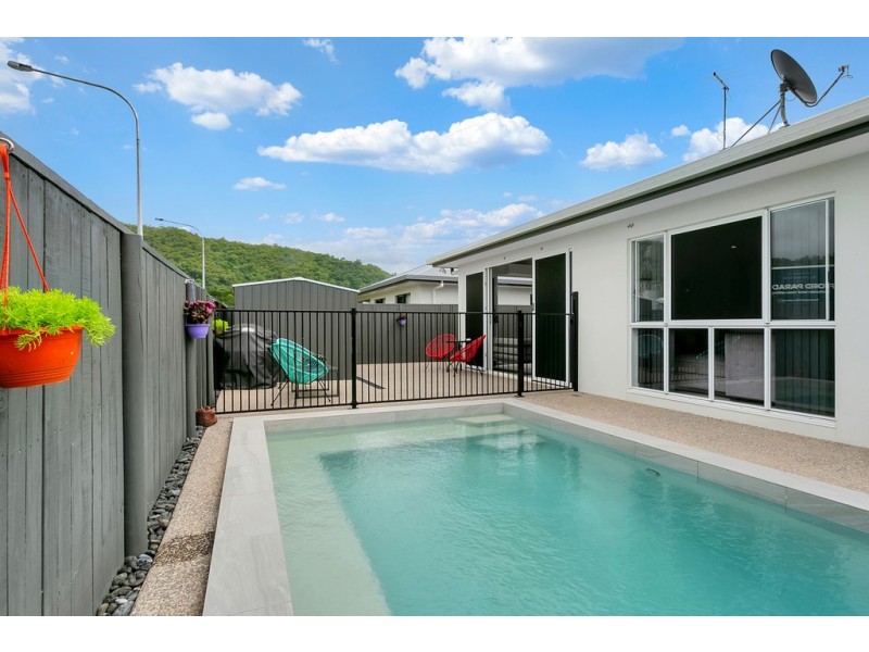 4 Coxswain Place, Trinity Beach QLD 4879