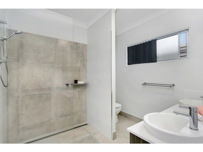4 Coxswain Place, Trinity Beach QLD 4879