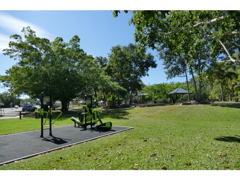 17 Hagen Close, Trinity Beach QLD 4879