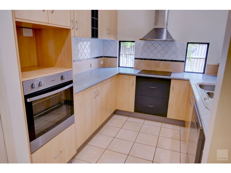 8 Moore Road, Kewarra Beach QLD 4879