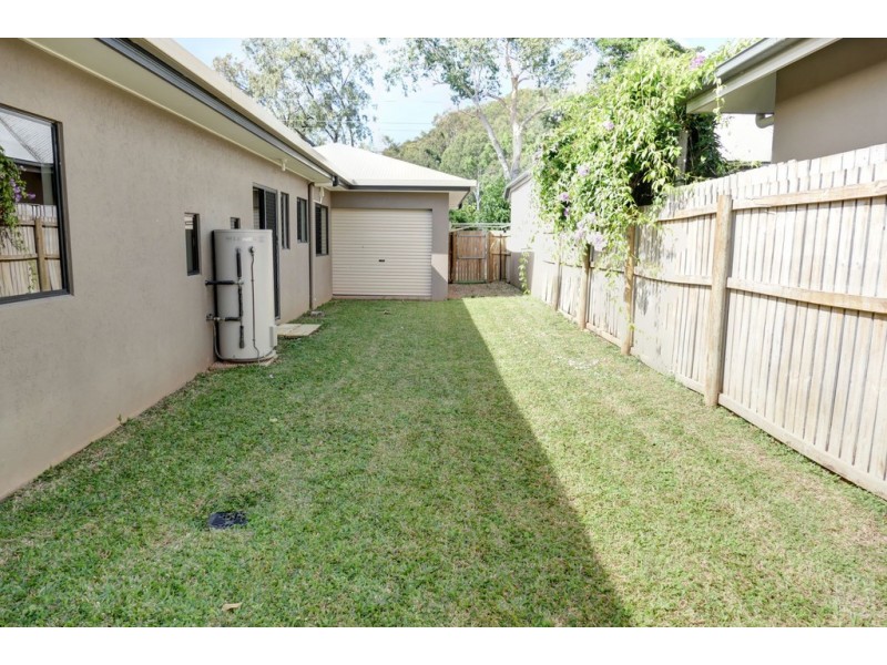 8 Moore Road, Kewarra Beach QLD 4879