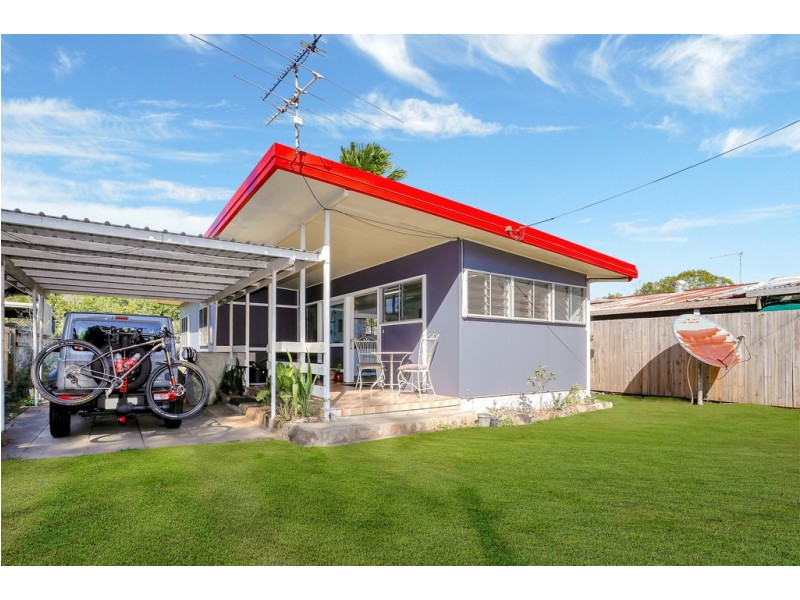 27 Saw Street, Machans Beach QLD 4878