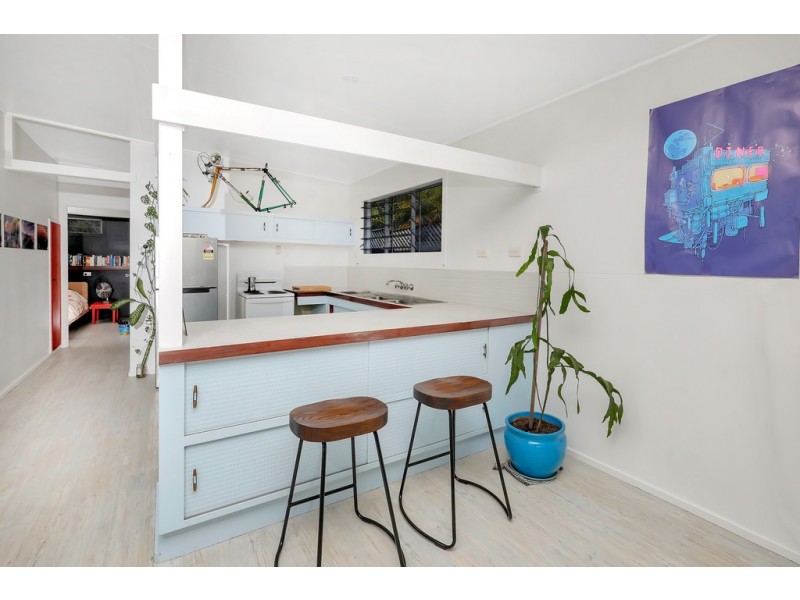 27 Saw Street, Machans Beach QLD 4878