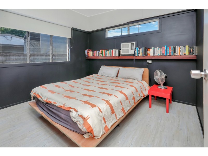 27 Saw Street, Machans Beach QLD 4878