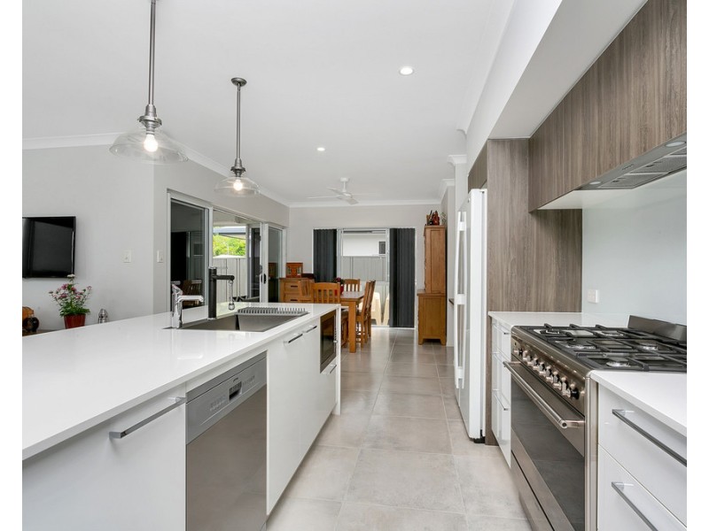 4 Coxswain Place, Trinity Beach QLD 4879