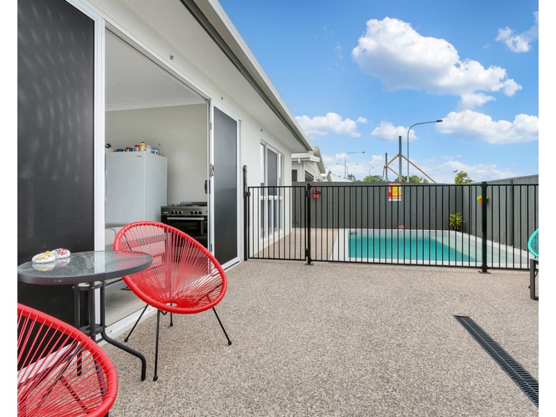 4 Coxswain Place, Trinity Beach QLD 4879