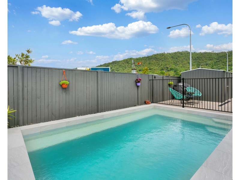 4 Coxswain Place, Trinity Beach QLD 4879
