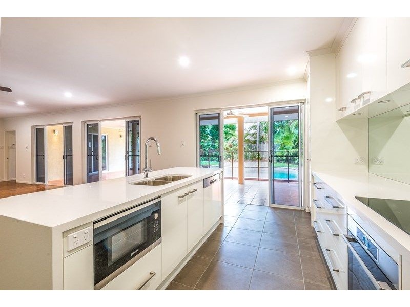 14 Thais Street, Palm Cove QLD 4879