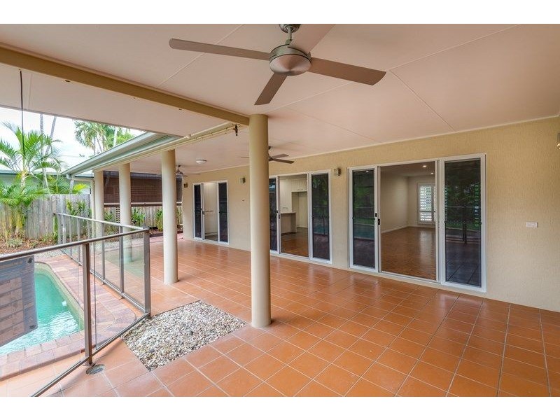 14 Thais Street, Palm Cove QLD 4879