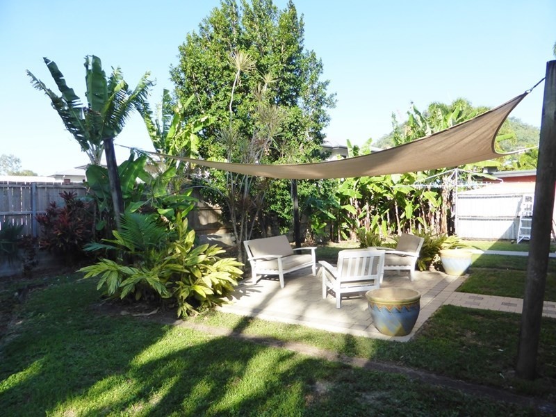 2 Conch Close, Trinity Beach QLD 4879