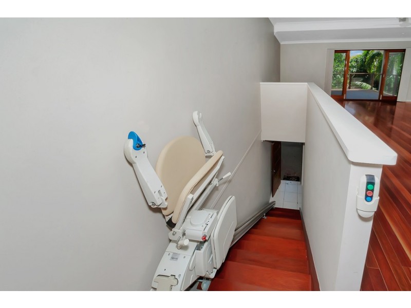 1/3 Guava Street, Holloways Beach QLD 4878