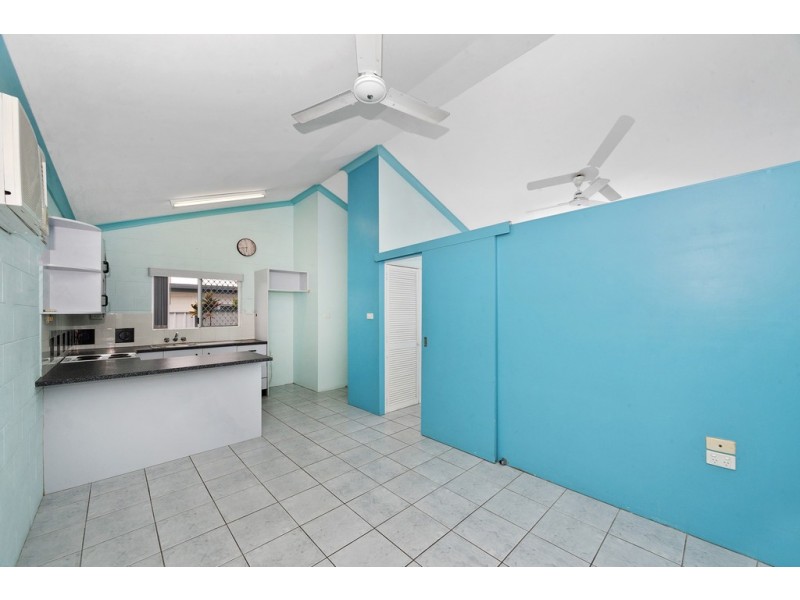 1/485 McCoombe Street, Mooroobool QLD 4870