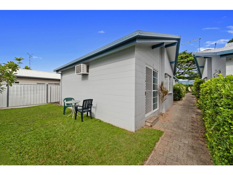 1/485 McCoombe Street, Mooroobool QLD 4870