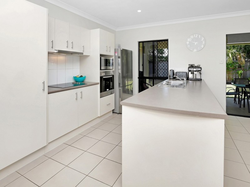 6 Rothesay Bend, Trinity Park QLD 4879