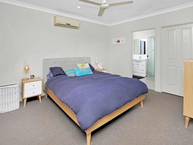 6 Rothesay Bend, Trinity Park QLD 4879