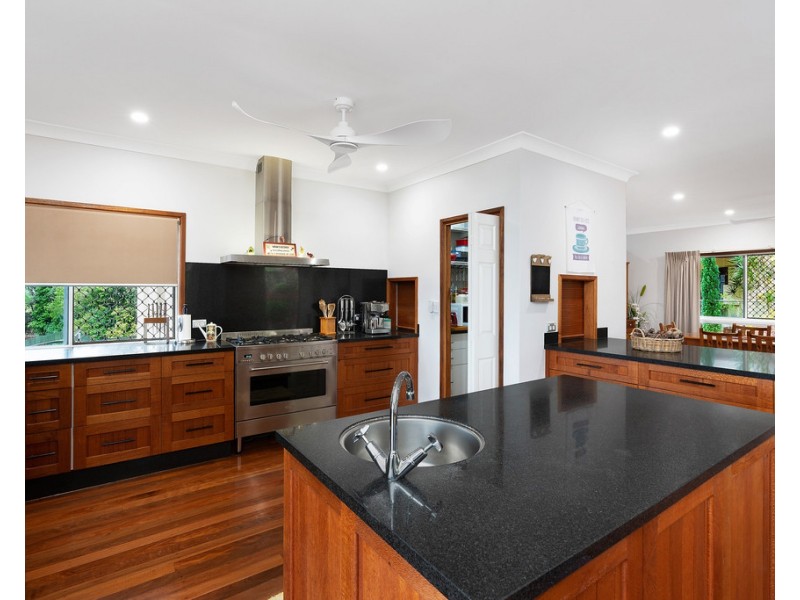 4D Trundle Terrace, Whitfield QLD 4870