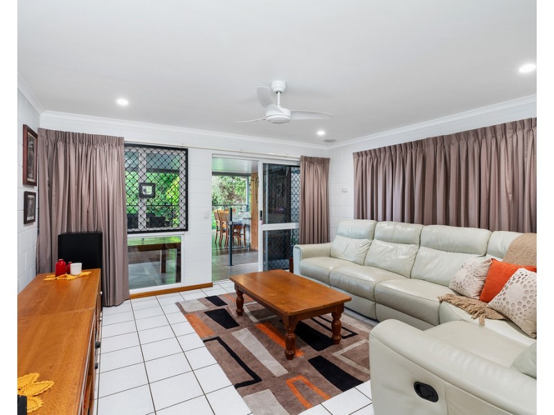 4D Trundle Terrace, Whitfield QLD 4870