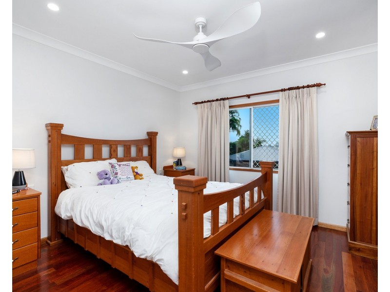 4D Trundle Terrace, Whitfield QLD 4870
