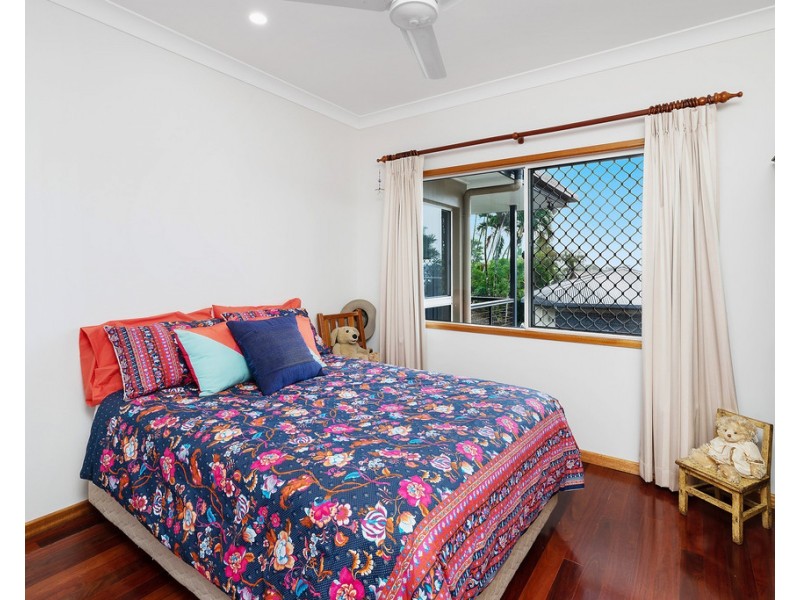 4D Trundle Terrace, Whitfield QLD 4870