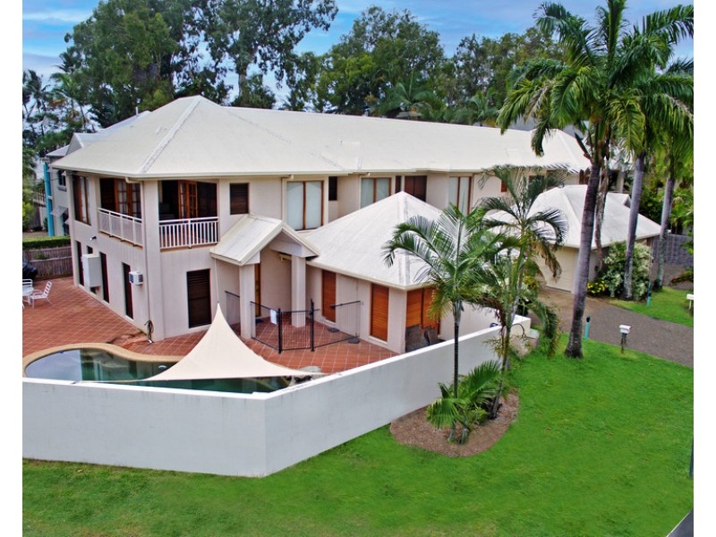 7 Harpa Street, Palm Cove QLD 4879