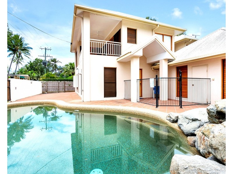 7 Harpa Street, Palm Cove QLD 4879