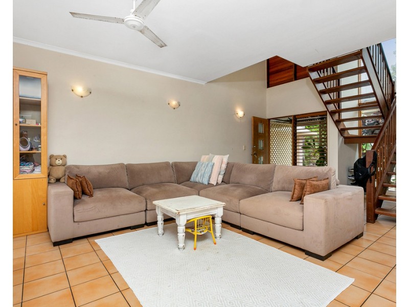 7 Harpa Street, Palm Cove QLD 4879