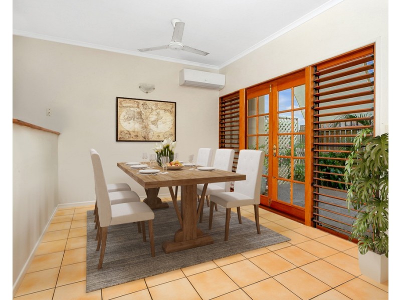 7 Harpa Street, Palm Cove QLD 4879