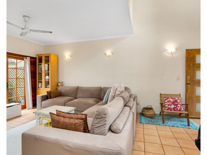 7 Harpa Street, Palm Cove QLD 4879