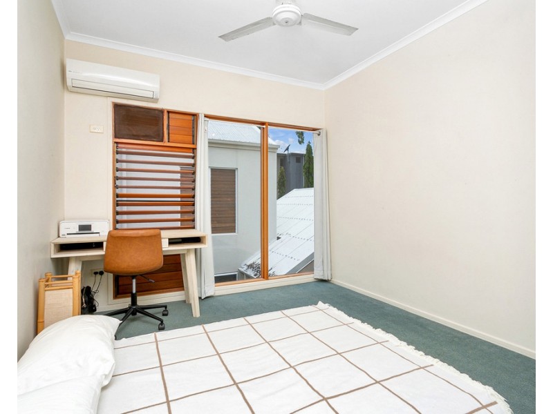 7 Harpa Street, Palm Cove QLD 4879