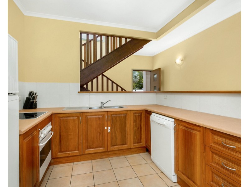 7 Harpa Street, Palm Cove QLD 4879