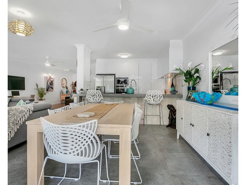 2/59-61 Vasey Esplanade, Trinity Beach QLD 4879