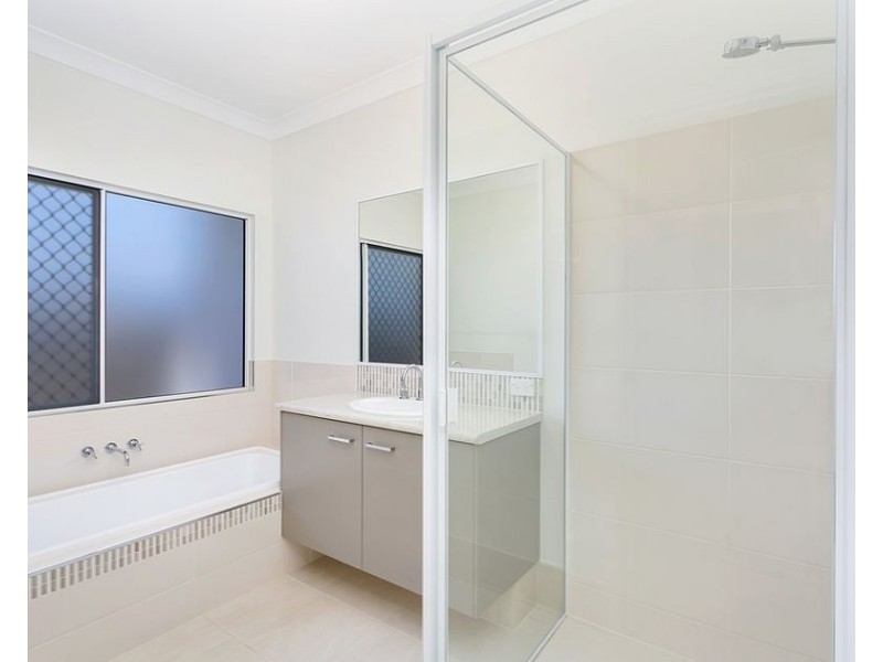 1 Flagstone Terrace, Smithfield QLD 4878