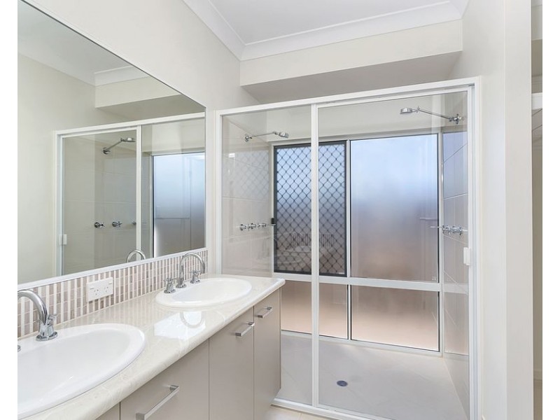 1 Flagstone Terrace, Smithfield QLD 4878
