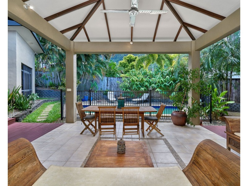 8 Cocus Crescent, Palm Cove QLD 4879