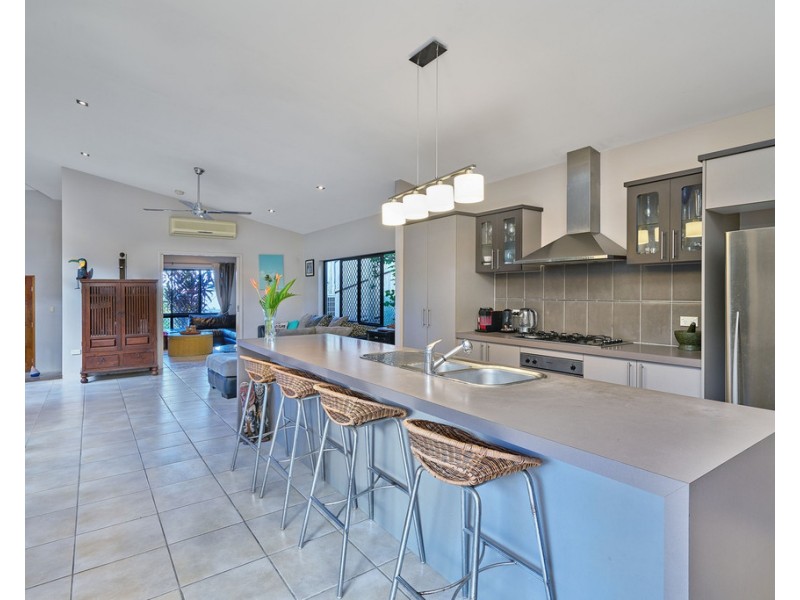 8 Cocus Crescent, Palm Cove QLD 4879